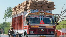 Motor Vehicles Act: जड वाहनांसाठी क्लिनरची गरज नाही, परिवहन मंत्रालयाकडून अधिसूचना जारी
