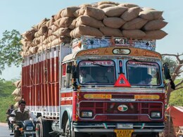 Motor Vehicles Act: जड वाहनांसाठी क्लिनरची गरज नाही, परिवहन मंत्रालयाकडून अधिसूचना जारी