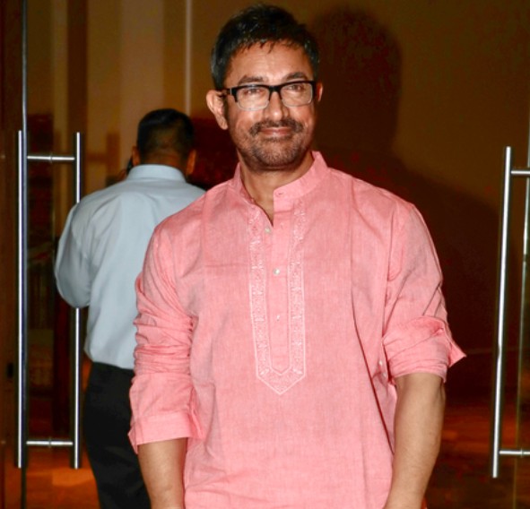 आमिर खान पर चढ़ा बप्पा की भक्ति का रंग, दर्शन करने पहुंचे राज ठाकरे के घर