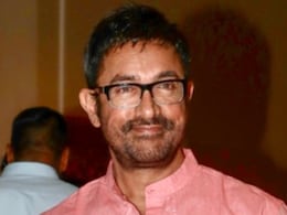 आमिर खान पर चढ़ा बप्पा की भक्ति का रंग, दर्शन करने पहुंचे राज ठाकरे के घर आमिर खान पर चढ़ा बप्पा की भक्ति का रंग, दर्शन करने पहुंचे राज ठाकरे के घर