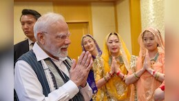 PM मोदी की फरमाइश पर टोक्यो में राजस्थानी भजन गाने लगी महिलाएं, मुस्कराकर ताली बजाते रहे प्रधानमंत्री