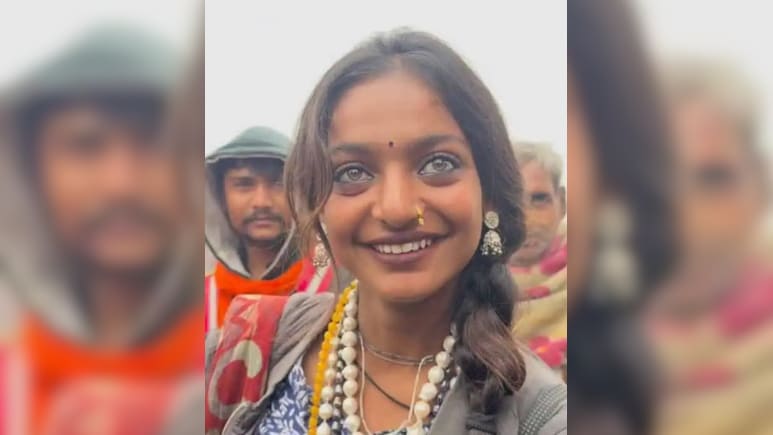 मोनालिसा की 10 खूबसूरत फोटो, 7वीं में साड़ी में दिखीं सबसे सुंदर, फैंस बोले- पूरी दुनिया में यूं ही नहीं हुई वायरल