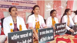 Gov Jobs: नौकरी की मांग को लेकर 29 नर्सिंग छात्राएं अनिश्चितकालीन धरने पर बैठीं, दो की बिगड़ी तबीयत