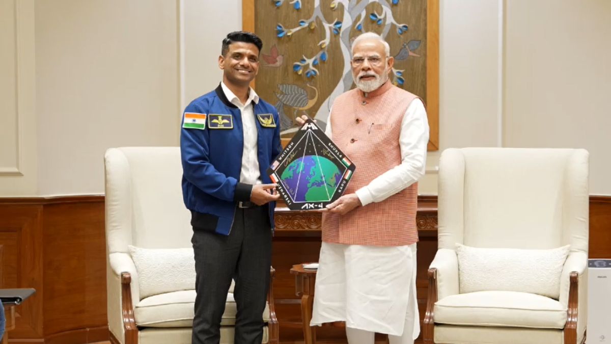 Shubhanshu Shukla Shows Pics Of Earth From Space During Meet With PM Modi