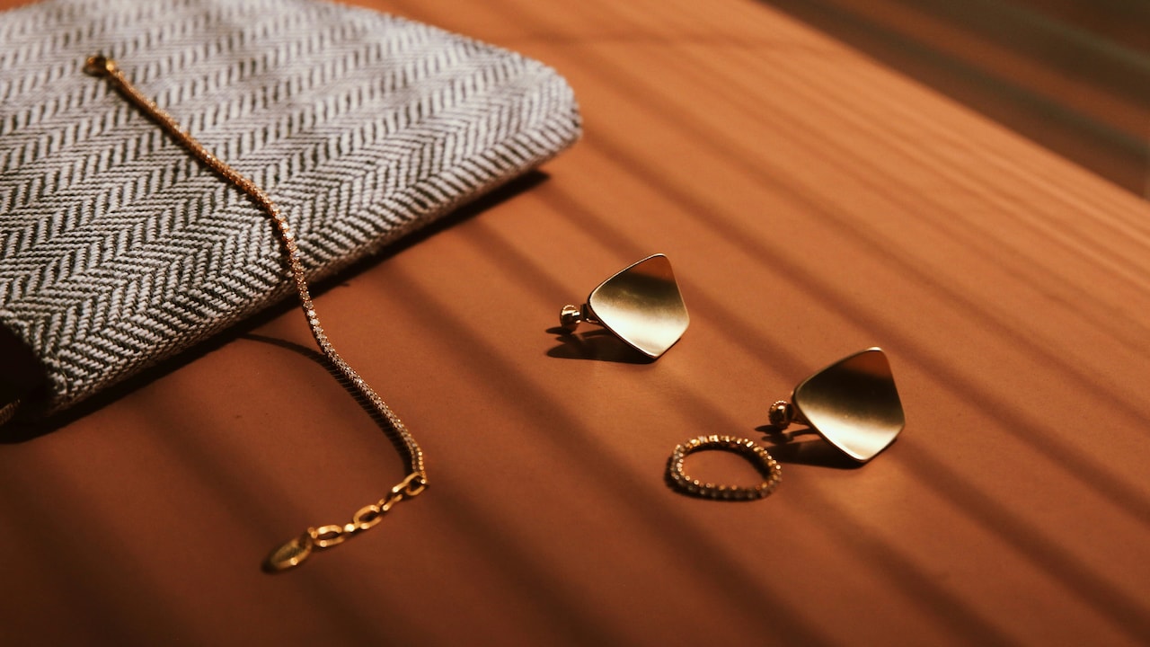 Fixed your tarnished Chains And Earrings after rain exposure
