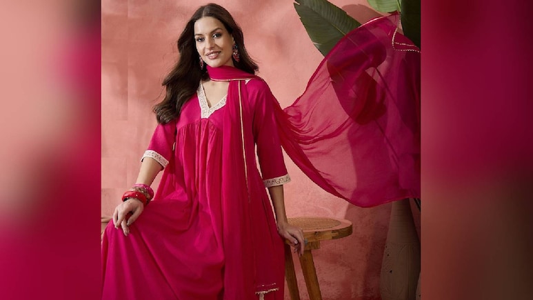 Navratri 2025 Day 8 colour : आज के दिन का ये है खास रंग, बजट में स्‍टाइलिश दिखना अब नहीं होगा महंगा