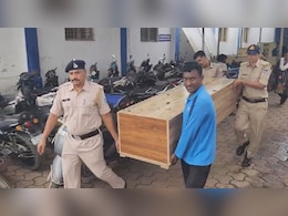 MP News: चैन की नींद सो रहा था हेड कांस्टेबल, अचानक सांप ने काटा और हुई मौत... जानें - पूरा मामला MP News: चैन की नींद सो रहा था हेड कांस्टेबल, अचानक सांप ने काटा और हुई मौत... जानें - पूरा मामला