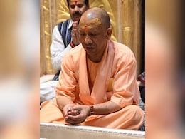 पीएम मोदी के दौरे से पहले सीएम योगी पहुंचे वाराणसी, काशी विश्वनाथ के किए दर्शन पीएम मोदी के दौरे से पहले सीएम योगी पहुंचे वाराणसी, काशी विश्वनाथ के किए दर्शन