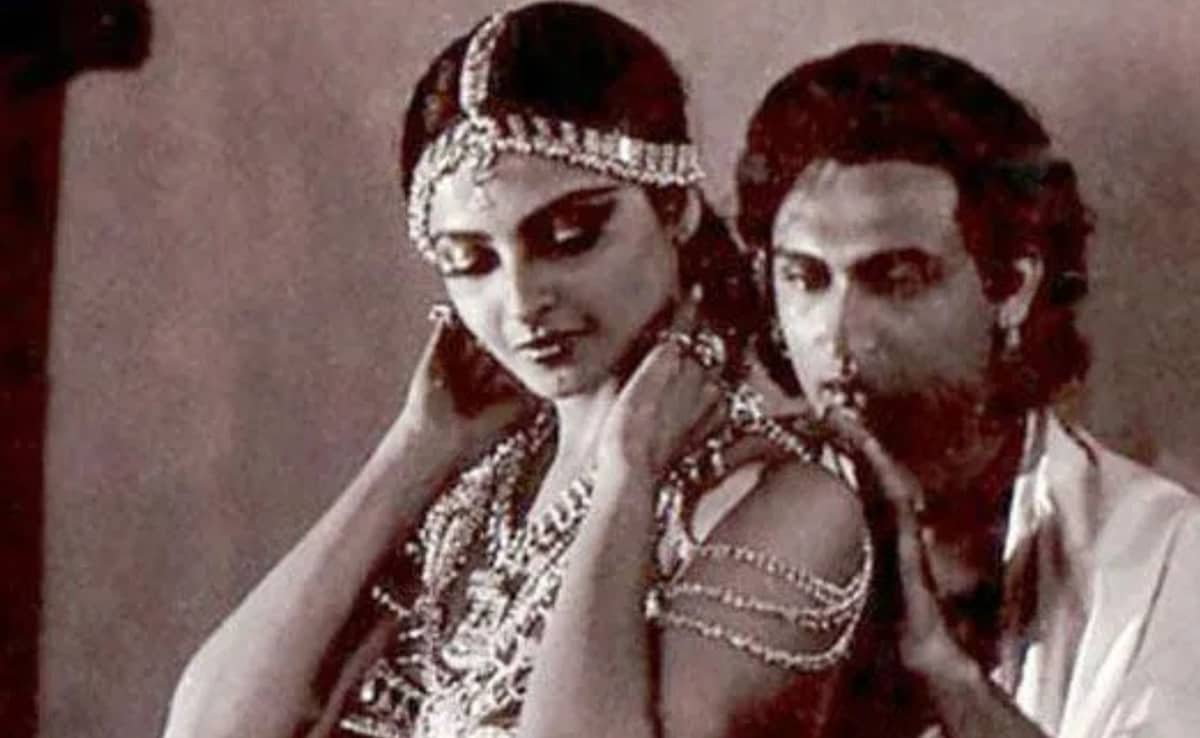 Shekhar Suman Thanks "Prima Donna" Rekha For Starring Opposite Him In Utsav When He Was "A Rank Newcomer"