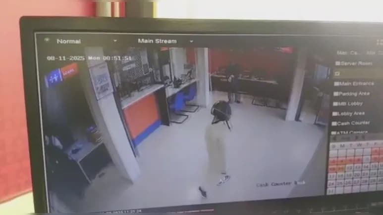 जबलपुर: 15 करोड़ के लूट कांड में नया खुलासा, 5 नहीं कुल 6 बदमाश थे वारदात में शामिल जबलपुर: 15 करोड़ के लूट कांड में नया खुलासा, 5 नहीं कुल 6 बदमाश थे वारदात में शामिल