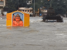 नासिक में गोदावरी नदी का रौद्र रूप, बाढ़ की वजह से पानी में डूबा बजरंग बली का मंदिर नासिक में गोदावरी नदी का रौद्र रूप, बाढ़ की वजह से पानी में डूबा बजरंग बली का मंदिर
