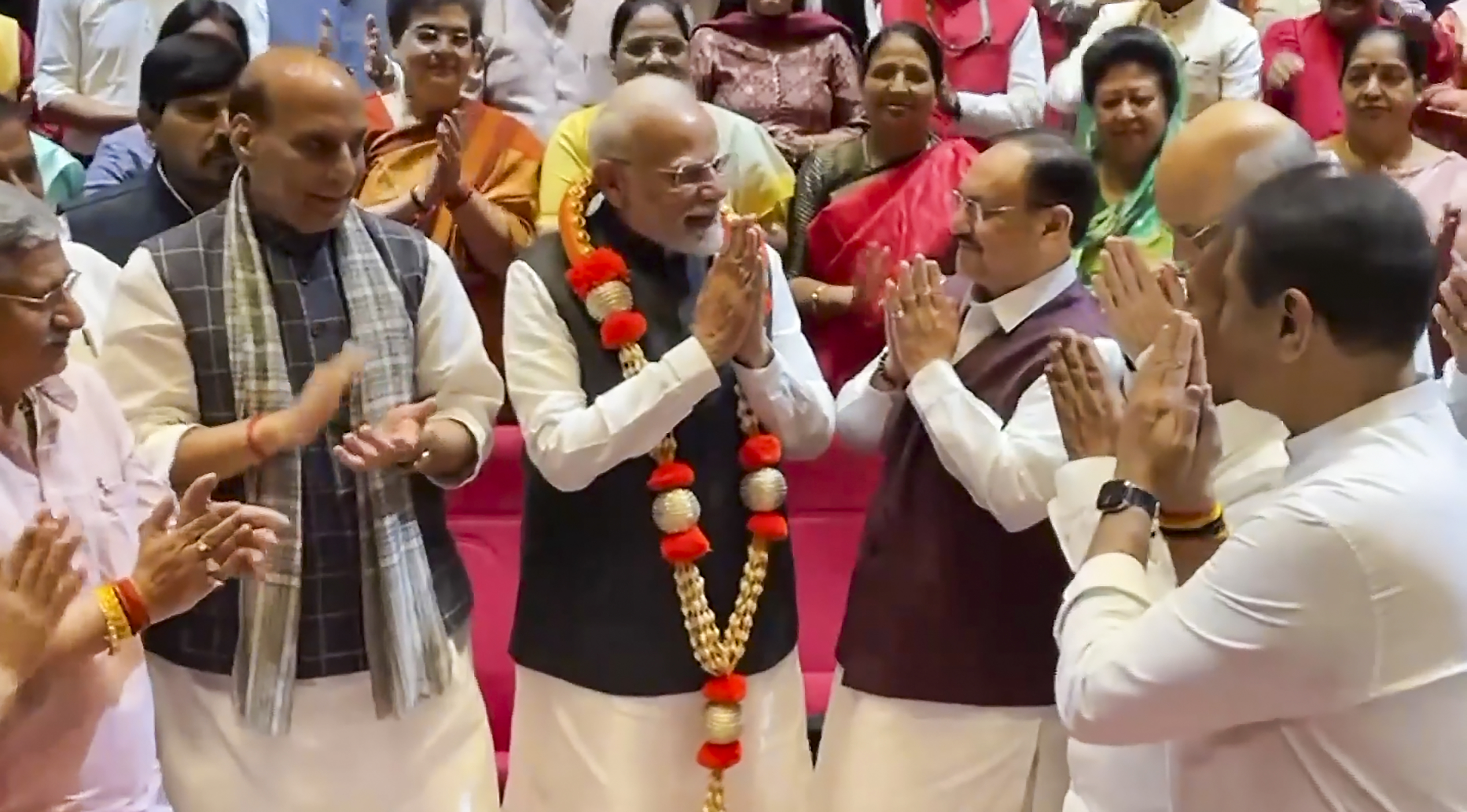 NDA संसदीय दल की बैठक में पीएम मोदी का बड़ा बयान, ऑपरेशन सिंदूर पर बहस कराना विपक्ष की भूल