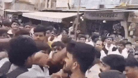 Rajasthan: श्री सांवलिया सेठ मंदिर में बैग रखने को लेकर विवाद, दुकानदारों ने&nbsp;श्रद्धालुओं को दौड़ा-दौड़ा कर पीटा&nbsp;