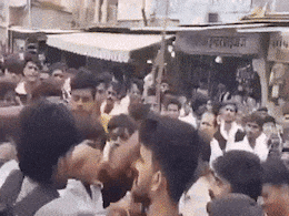 Rajasthan: श्री सांवलिया सेठ मंदिर में बैग रखने को लेकर विवाद, दुकानदारों ने श्रद्धालुओं को दौड़ा-दौड़ा कर पीटा  Rajasthan: श्री सांवलिया सेठ मंदिर में बैग रखने को लेकर विवाद, दुकानदारों ने श्रद्धालुओं को दौड़ा-दौड़ा कर पीटा