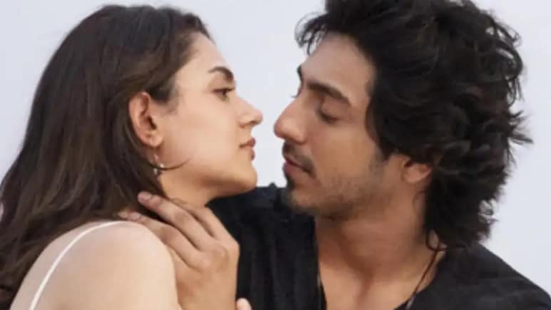 Saiyaara OTT Release Date: थियेटर में धूम मचाने के बाद जल्द ओटीटी पर आ रही है सैयारा, जानें कब होगी रिलीज Saiyaara OTT Release Date: थियेटर में धूम मचाने के बाद जल्द ओटीटी पर आ रही है सैयारा, जानें कब होगी रिलीज