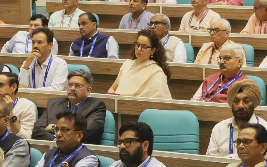 RSS शताब्दी वर्ष समारोह में तमाम हस्तियां भी उपस्थित रहीं. RSS शताब्दी वर्ष समारोह में तमाम हस्तियां भी उपस्थित रहीं.