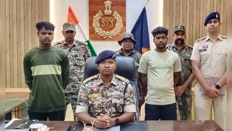 तेलंगाना से गिरफ्तारी, छत्तीसगढ़ में खुदाई... सनसनीखेज खुलासे पर 1 साल बाद पुलिस ने निकाला युवती का कंकाल तेलंगाना से गिरफ्तारी, छत्तीसगढ़ में खुदाई... सनसनीखेज खुलासे पर 1 साल बाद पुलिस ने निकाला युवती का कंकाल