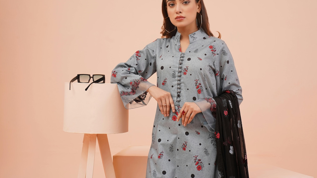 Workwear Made Easy: How To Pair Viscose Rayon Kurtas With The Trousers