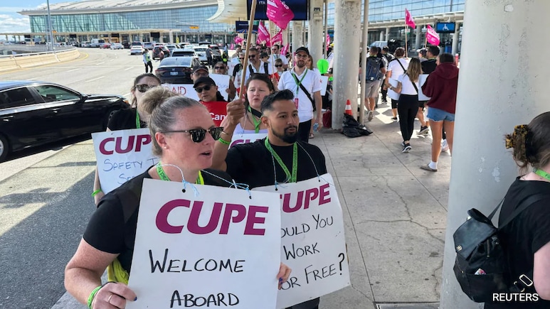 Air Canada Flight Attendants End Strike After Reaching 'Tentative' Deal Air Canada Flight Attendants End Strike After Reaching 'Tentative' Deal