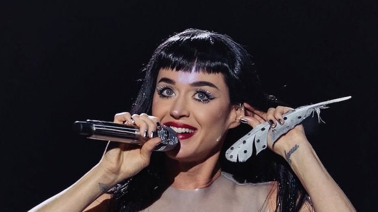 Katy Perry Halts Lifetimes Tour Concert Midway After Fan Collapses On Stage Katy Perry Halts Lifetimes Tour Concert Midway After Fan Collapses On Stage
