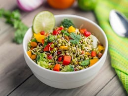 एक मुट्ठी Sprouts रोज खाएंगे तो शरीर में जमी चर्बी मक्खन की तरह लगेगी पिघलने एक मुट्ठी Sprouts रोज खाएंगे तो शरीर में जमी चर्बी मक्खन की तरह लगेगी पिघलने