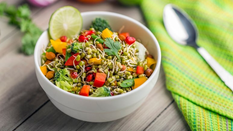 एक मुट्ठी Sprouts रोज खाएंगे तो शरीर में जमी चर्बी मक्खन की तरह लगेगी पिघलने एक मुट्ठी Sprouts रोज खाएंगे तो शरीर में जमी चर्बी मक्खन की तरह लगेगी पिघलने
