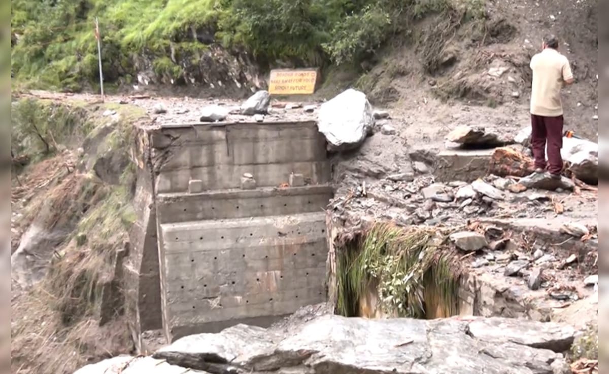 New Delhi Въздействието на светкавичните наводнения в Утаркаши се усеща