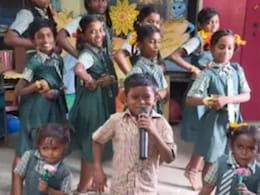 VIDEO: स्कूल के बच्चों ने तोतली जुबान में गाया ऐसा गाना, 100 मिलियन लोगों की पसंद बना ये वीडियो VIDEO: स्कूल के बच्चों ने तोतली जुबान में गाया ऐसा गाना, 100 मिलियन लोगों की पसंद बना ये वीडियो
