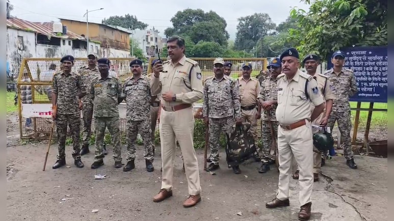 धार इमामबाड़ा मामला: मुस्लिम पक्ष ने सुप्रीम कोर्ट से याचिका वापस ली, पुलिस की तैनाती के बीच हुई जुमे की नमाज
