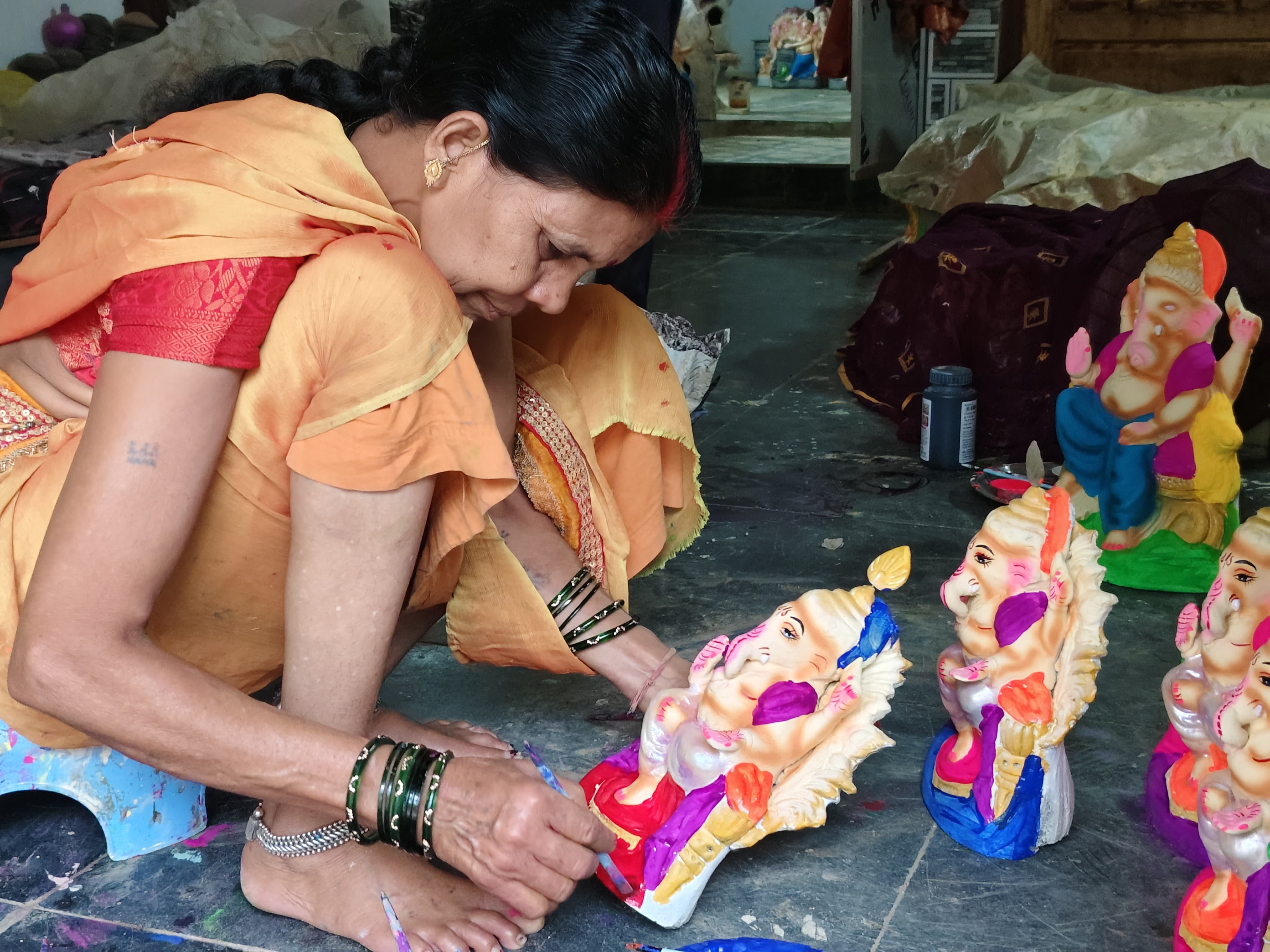 धमतरी में गणेश जी की मूर्ति बनाने का काम धमतरी में गणेश जी की मूर्ति बनाने का काम