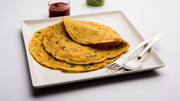 Moong Dal Cheela Or Besan Cheela: Which Is Better For Weight Loss Diet?