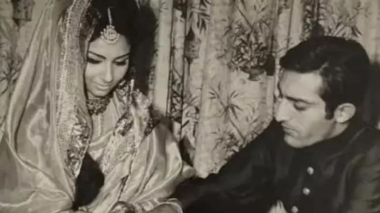 Soha Ali Khan On Sharmila Tagore-Mansoor Ali Khan Pataudi Dynamics During Her Childhood: "Mom Was Breadwinner, Abba Was At Home" Soha Ali Khan On Sharmila Tagore-Mansoor Ali Khan Pataudi Dynamics During Her Childhood: "Mom Was Breadwinner, Abba Was At Home"