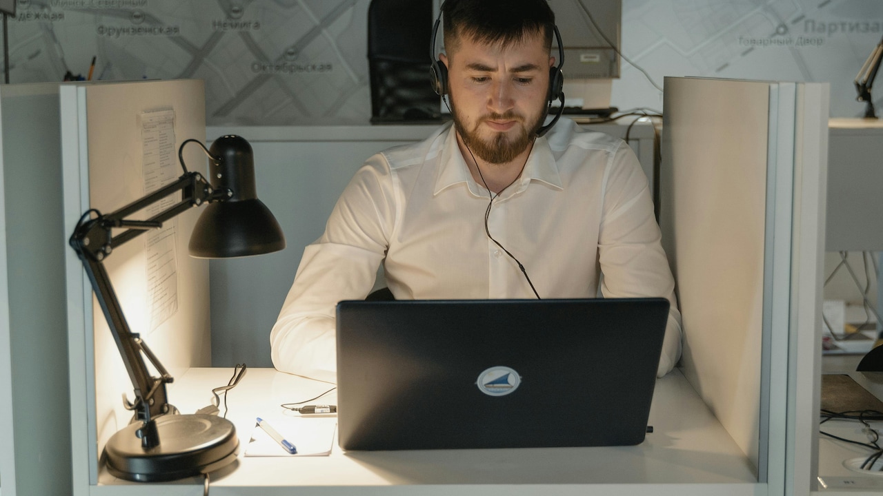 Pick the right Desk Lamps to reduce eye strain 