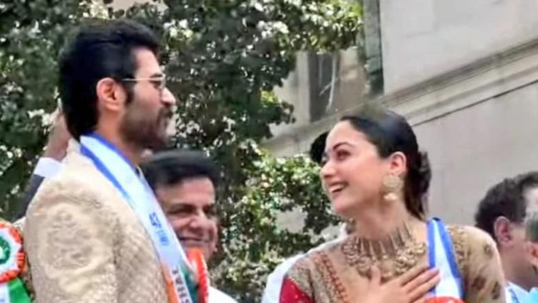Viral: Rumoured Couple Rashmika Mandanna-Vijay Deverakonda Can't Take Eyes Off Each Other. Watch
