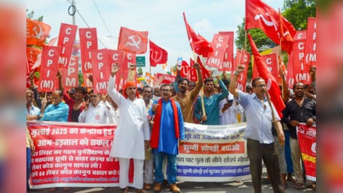 बिहार SIR बवाल: 22 दिन बाद राजनीतिक दल की तरफ से पहली आपत्ति दर्ज, जिंदा को मृत बता काटा नाम
