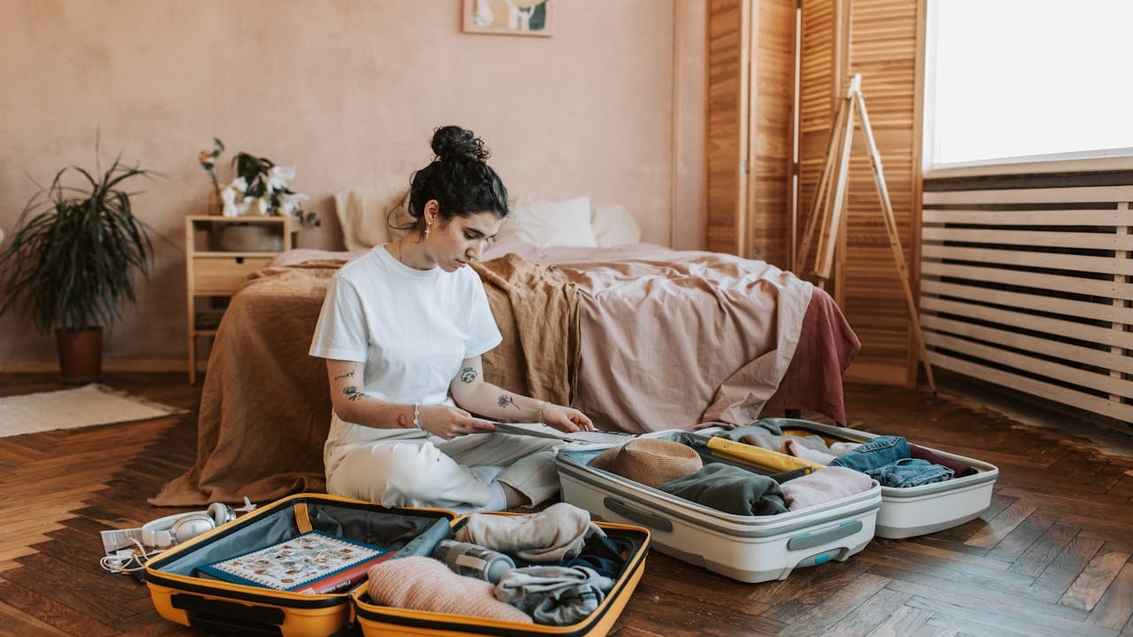 Travel Light With Smart Packing Picks For Stylish Trips