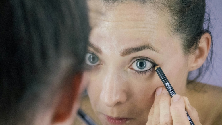 ये Kajal बना देंगी आपकी आंखों को इतना खूबसूरत कि हर नज़र ठहर जाए, खरीदें इन्हें बेहद कम प्राइस में