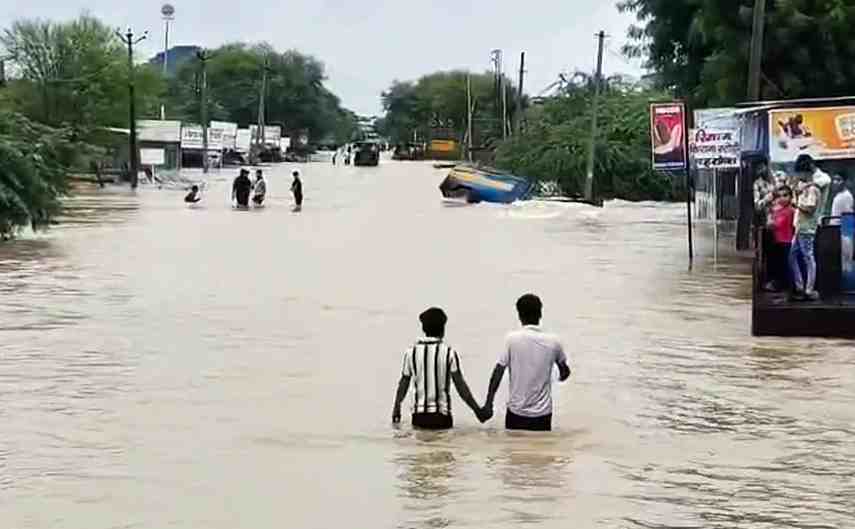 राजस्थान में भारी बारिश का कहर, सुरवाल डैम ओवरफ्लो से जड़ावता गांव में तबाही
