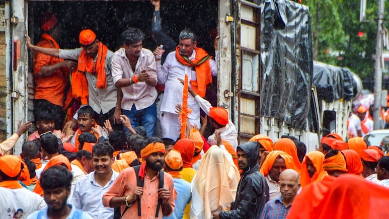 Maratha Reservation: मनोज जरांगेंची 'ती' मागणी अखेर मान्य! राज्य सरकारचा मोठा निर्णय; थेट शासन निर्णय काढला Maratha Reservation: मनोज जरांगेंची 'ती' मागणी अखेर मान्य! राज्य सरकारचा मोठा निर्णय; थेट शासन निर्णय काढला