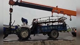 UP Accident: भाविकांवर काळाची झडप! कंटेनरने ट्रॅक्टरला चिरडलं; 8 जणांचा मृत्यू, 43 जखमी