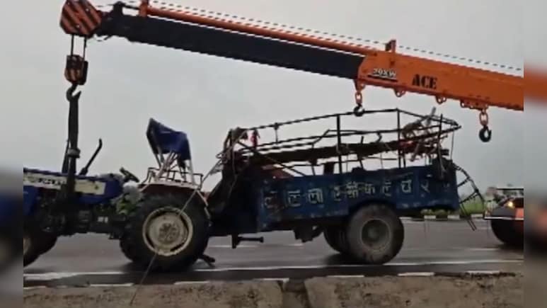 UP Accident: भाविकांवर काळाची झडप! कंटेनरने ट्रॅक्टरला चिरडलं; 8 जणांचा मृत्यू, 43 जखमी UP Accident: भाविकांवर काळाची झडप! कंटेनरने ट्रॅक्टरला चिरडलं; 8 जणांचा मृत्यू, 43 जखमी