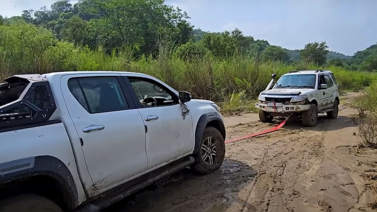 Tata Safari Storme Rescues Toyota Fortuner, Hilux On Monsoon Trail: Watch Tata Safari Storme Rescues Toyota Fortuner, Hilux On Monsoon Trail: Watch