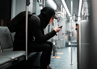 अपने खोए या चोरी हुए स्मार्टफोन का ऐसे करें पता, गलत उपयोग से रोकने के लिए घर बैठे करें बंद