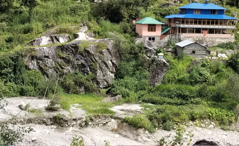 घर टूटे.. सड़कें गायब और बाढ़ में बह गईं जिंदगियां, कुल्लू में बादल फटने के बाद अब कैसे हैं हालात?