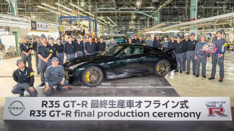 Nissan R35 GT-R 'Godzilla' Retires After 18 Years, Final Unit Rolls Off the Line Nissan R35 GT-R 'Godzilla' Retires After 18 Years, Final Unit Rolls Off the Line