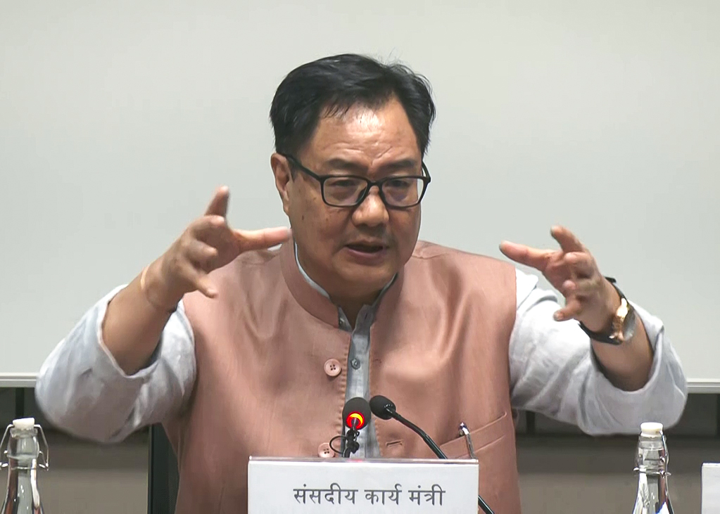 राहुल गांधी के खिलाफ विशेषाधिकार हनन नोटिस लाएंगे:  किरेन रिजिजू