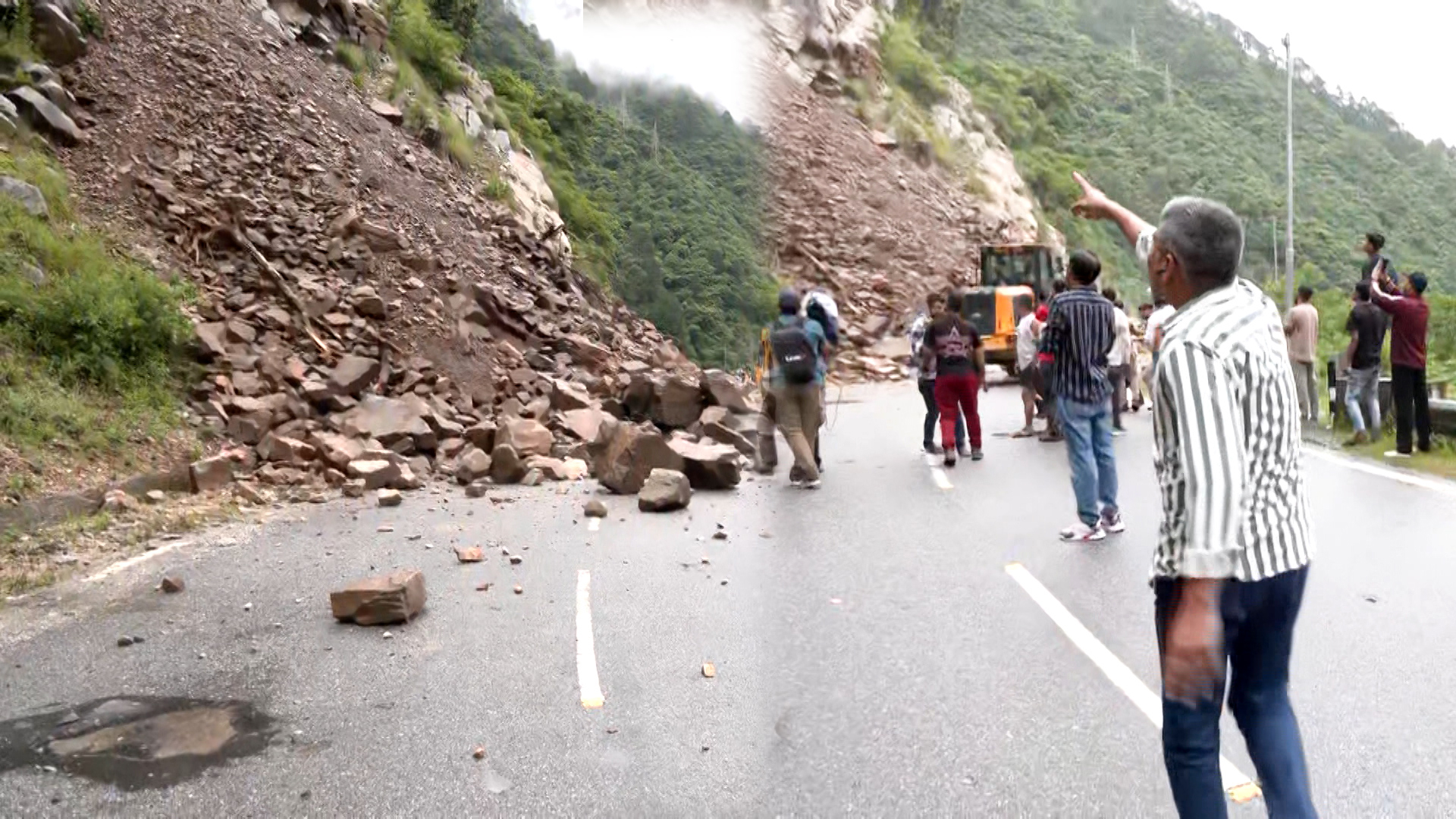 On Camera, Dramatic Landslide In Uttarkashi During NDTV Live Report