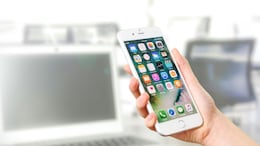 Travel Like A Pro: 12 Must-Have Travel Apps For Your Phone