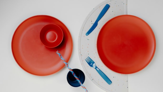 Most of the old plastic crockery contains BPA Most of the old plastic crockery contains BPA