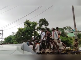 मुंगेर में बाढ़ पीड़ितों का सब्र का बांध टूटा, प्रशासन की लापरवाही के विरोध में सड़कों पर उतरे लोग मुंगेर में बाढ़ पीड़ितों का सब्र का बांध टूटा, प्रशासन की लापरवाही के विरोध में सड़कों पर उतरे लोग